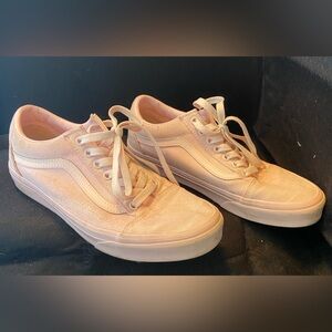 Vans Old Skool Low Top Sneakers in Pale Pink